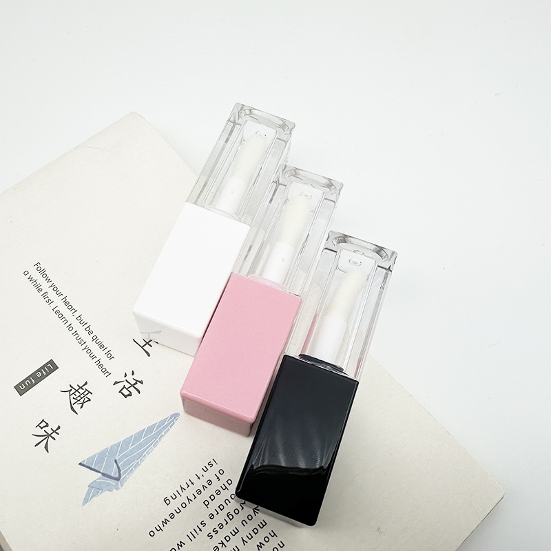 Lip gloss tube with wand