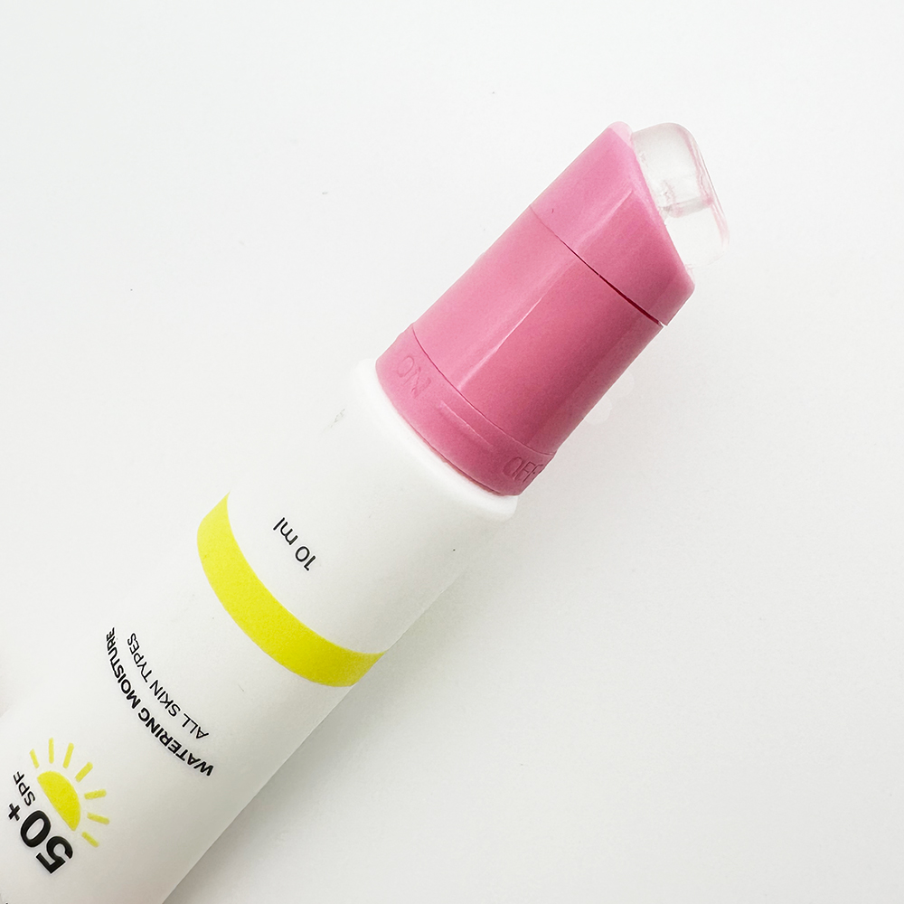 lipgloss squeeze tube with soft silicone applicator