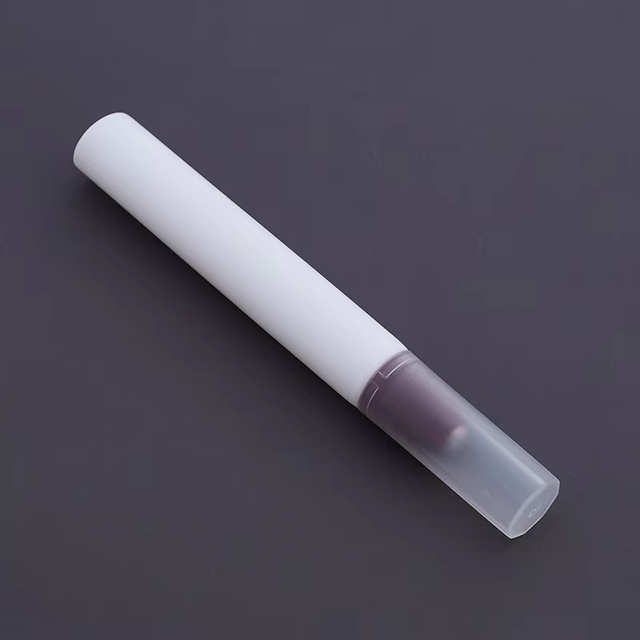 Soft Squeeze Cosmetic Packaging Massage Tube Serum Vacuum Eye Cream Tube with Single Steel Ball Metal Applicator
