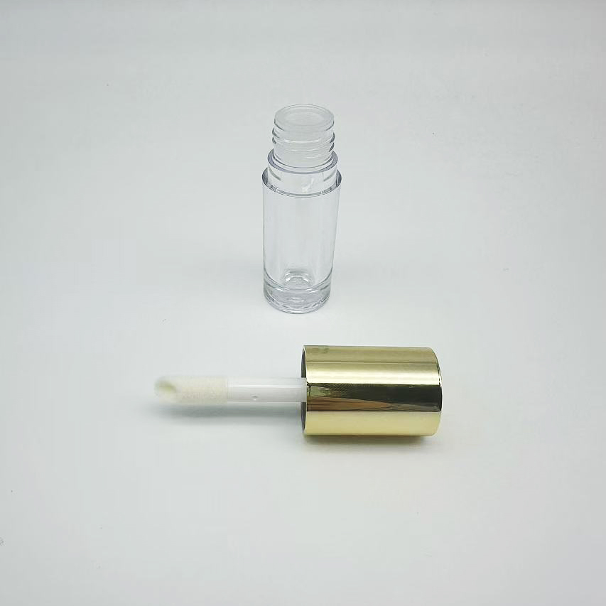 Lip gloss tube with wand