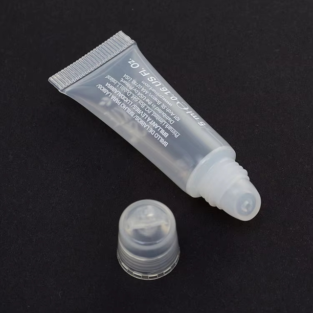 Costom Logo Soft Clear Squeeze Lip Gloss Squeeze Tubes Wtih Screw on Cap